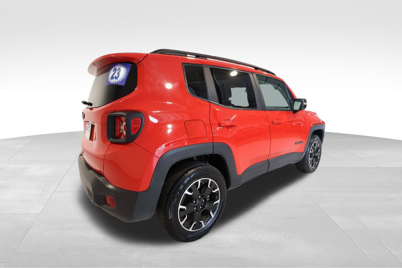 Used 2023 Jeep Renegade Latitude AWD/4WD image 4