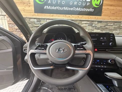 Used 2023 Hyundai Elantra SEL w/ Preferred Accessory Package FWD image 20