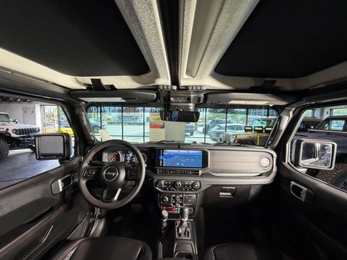 Used 2024 Jeep Gladiator Rubicon image 9