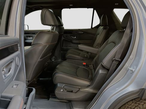 Used 2025 Honda Pilot TrailSport image 25