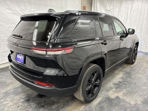 Certified 2023 Jeep Grand Cherokee Altitude AWD/4WD image 5