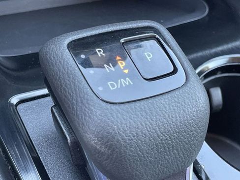 Used 2025 Nissan Rogue SV FWD image 20