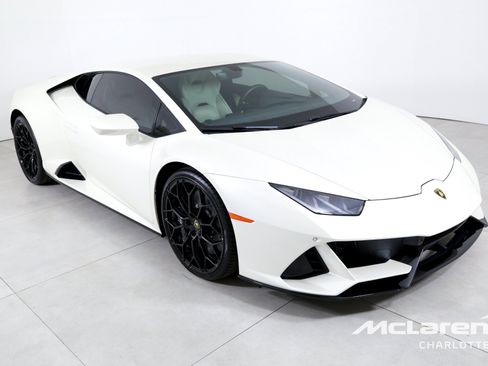 Used 2022 Lamborghini Huracan EVO AWD/4WD image 3