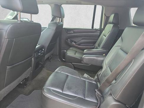 Used 2018 Chevrolet Suburban LT RWD image 18
