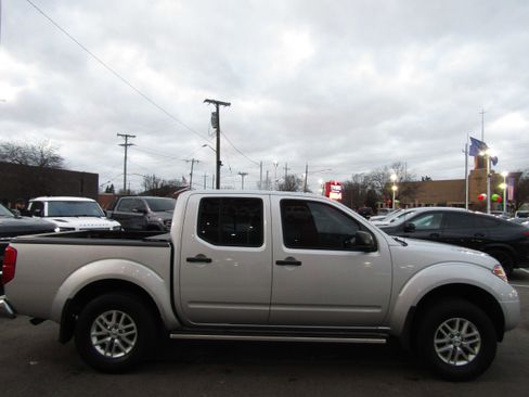 Used 2018 Nissan Frontier SV image 6