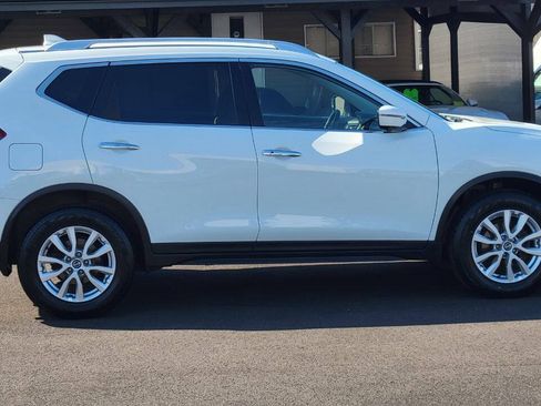 Used 2017 Nissan Rogue SV w/ SV Premium Package AWD/4WD image 5