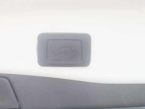 Used 2024 Toyota RAV4 XLE Premium FWD image 5