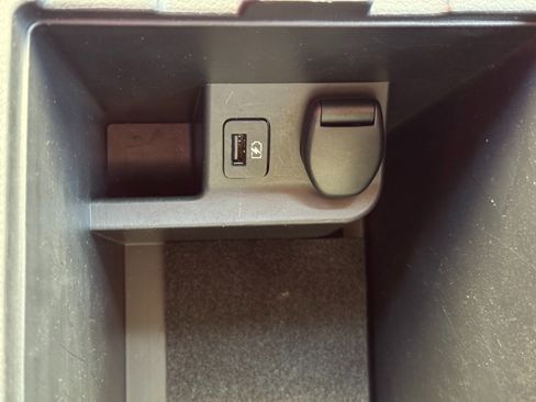 Used 2018 Nissan Rogue S FWD image 28