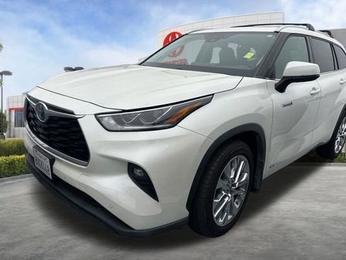 Used 2021 Toyota Highlander Limited image 3