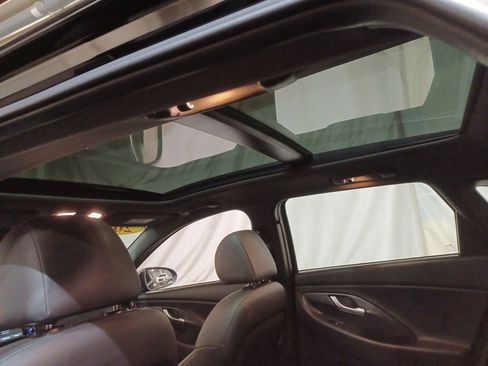 Used 2018 Hyundai Elantra GT Sport w/ Sport Tech Package 04 image 16