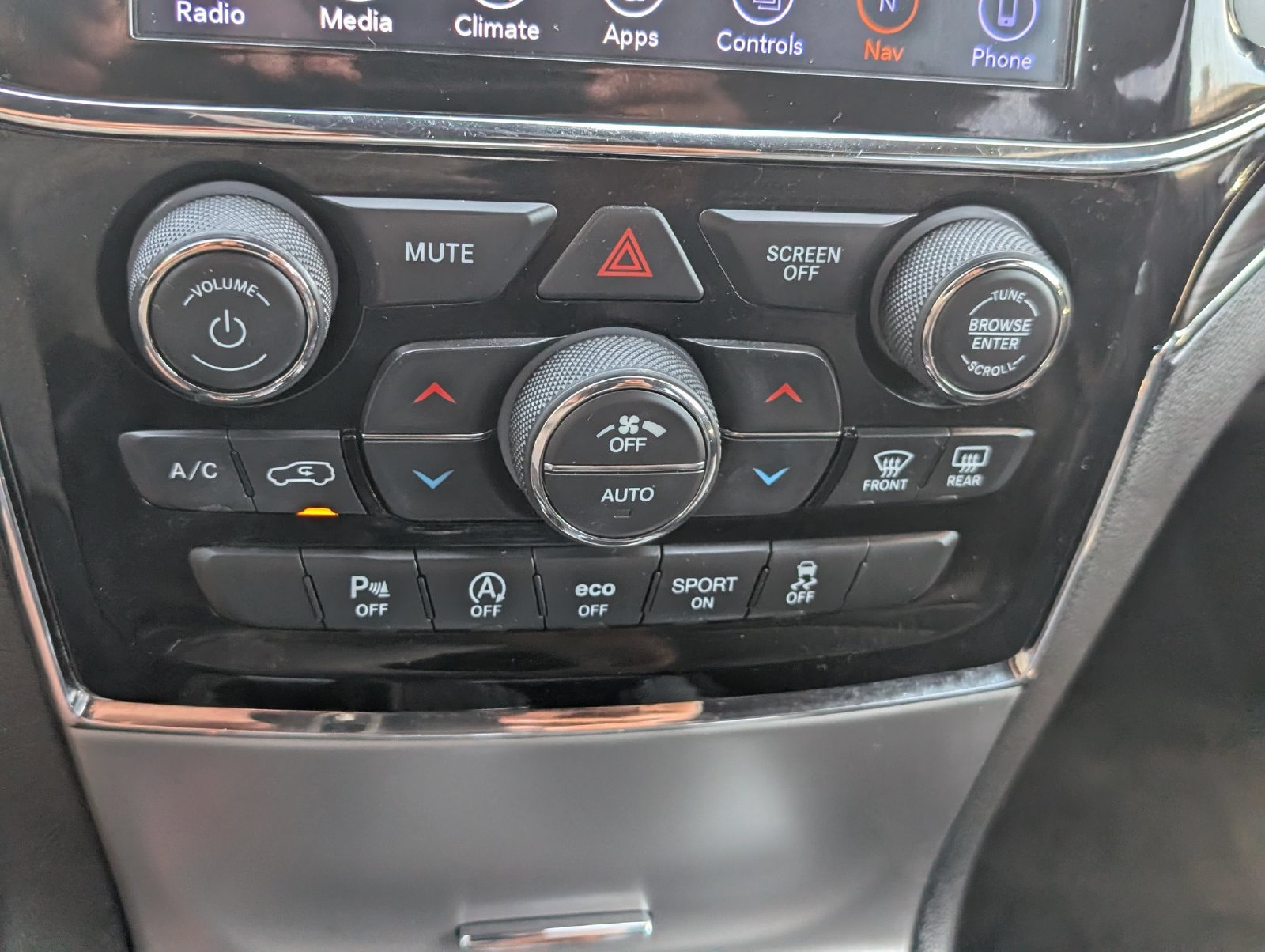 Used 2019 Jeep Grand Cherokee Limited w/ Trailer Tow Group IV AWD/4WD image 25