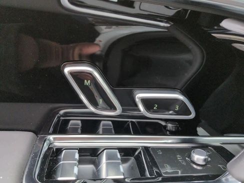 New 2026 Land Rover Range Rover Long Wheelbase SE image 17