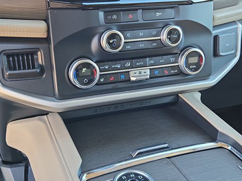 Certified 2024 Ford Expedition Limited image 33