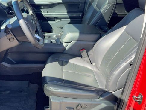 Used 2022 Ford Expedition XLT image 5