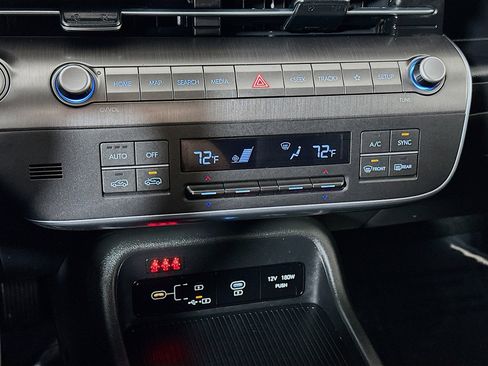 Certified 2025 Hyundai Kona SEL AWD/4WD image 15