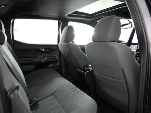 Used 2016 Toyota Tacoma TRD Sport w/ Premium & Technology Package image 39