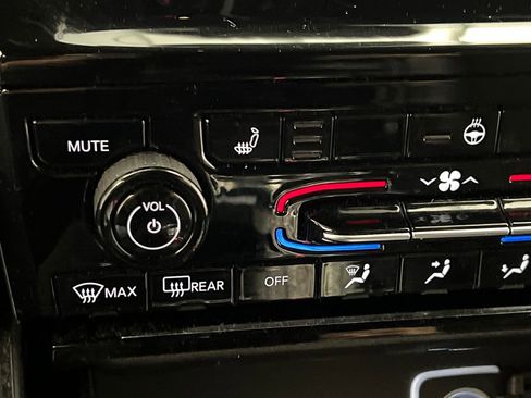 Used 2024 Jeep Grand Cherokee L Laredo image 58