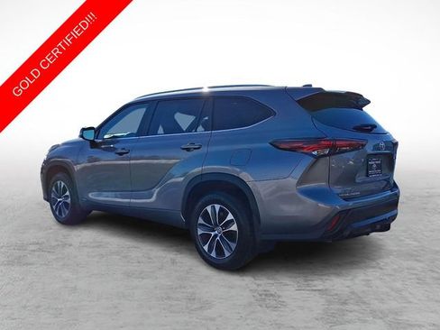 Certified 2025 Toyota Highlander XLE AWD/4WD image 4