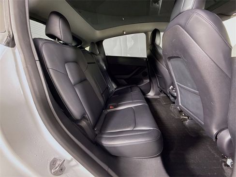 Used 2022 Tesla Model Y Performance image 27