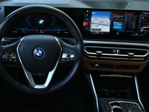 Used 2023 BMW i4 eDrive35 RWD image 17