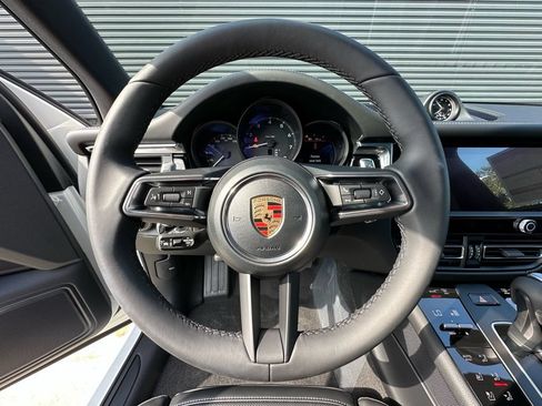 Used 2026 Porsche Macan AWD/4WD image 16