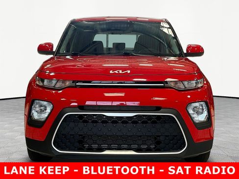 Used 2022 Kia Soul LX w/ Technology Package FWD image 2