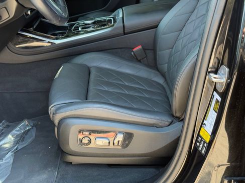 Used 2024 BMW X7 xDrive40i w/ M Sport Package AWD/4WD image 17