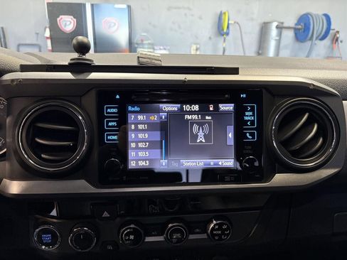 Used 2018 Toyota Tacoma TRD Off-Road w/ Technology Package image 28