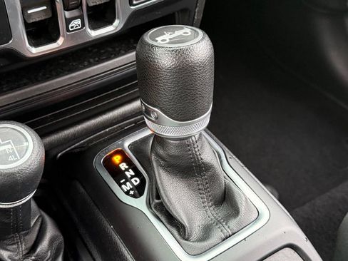 Used 2019 Jeep Wrangler Unlimited Sport S AWD/4WD image 22