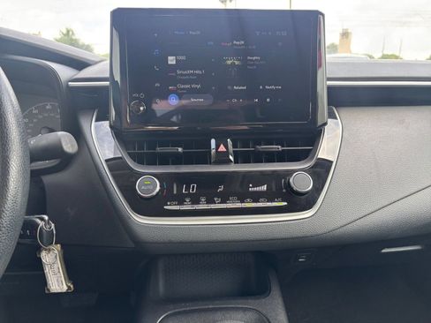 Used 2025 Toyota Corolla LE FWD image 17