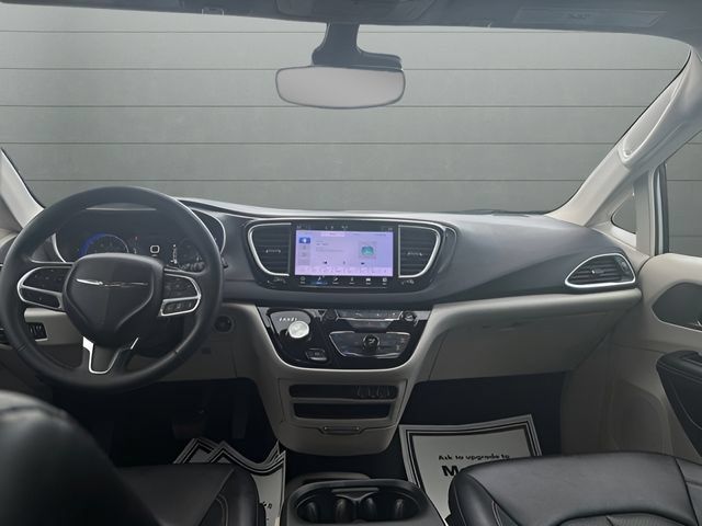 Used 2024 Chrysler Pacifica Touring-L FWD image 12