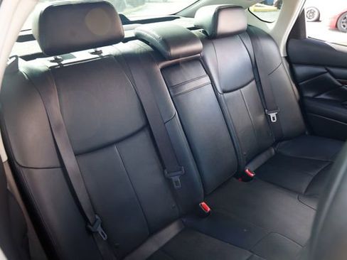 Used 2017 INFINITI Q70 3.7 image 14