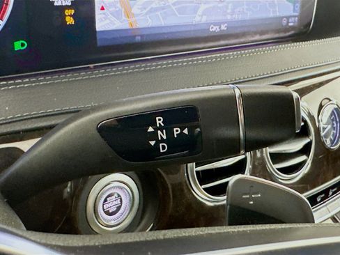 Used 2020 Mercedes-Benz S 560 Sedan image 25