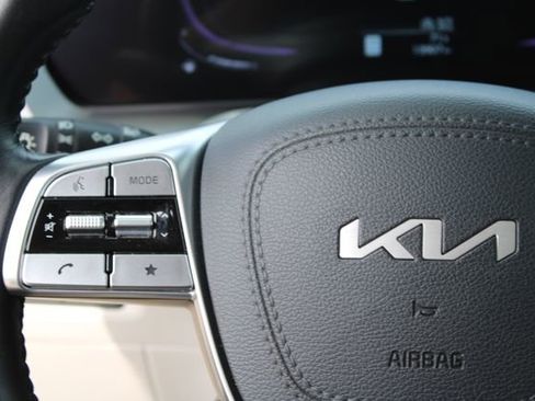 Used 2025 Kia Telluride S FWD image 17