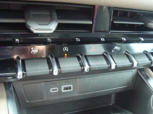 Used 2024 GMC Canyon Denali AWD/4WD image 21