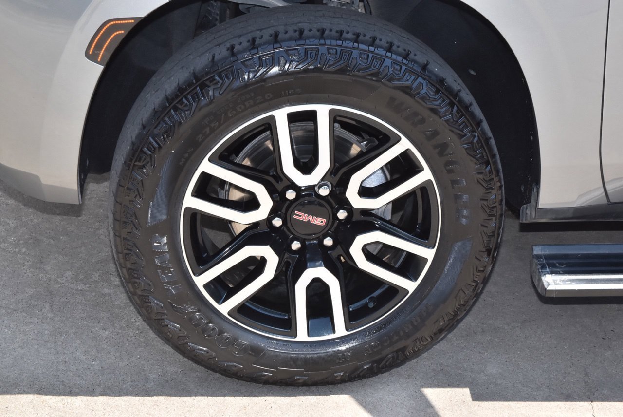 Used 2024 GMC Yukon AT4 w/ Technology Package AWD/4WD image 42