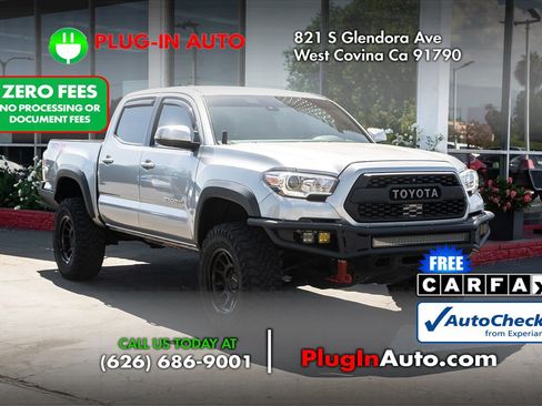Used 2020 Toyota Tacoma TRD Off-Road w/ Advanced Technology Package AWD/4WD image 3