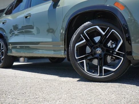 Used 2025 Volkswagen Tiguan SEL R-Line AWD/4WD image 10