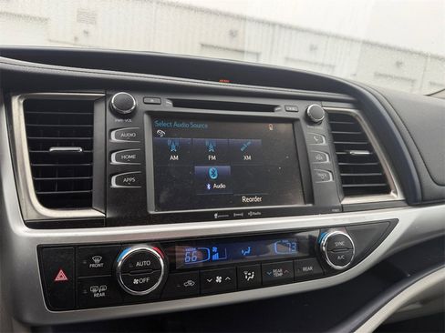 Used 2019 Toyota Highlander Plus image 17