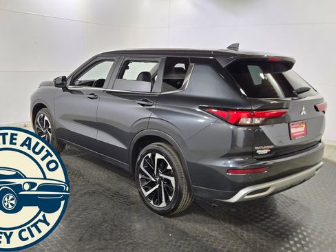 Used 2024 Mitsubishi Outlander SE image 5