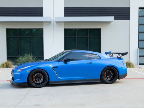 Used 2009 Nissan GT-R Premium AWD/4WD image 4