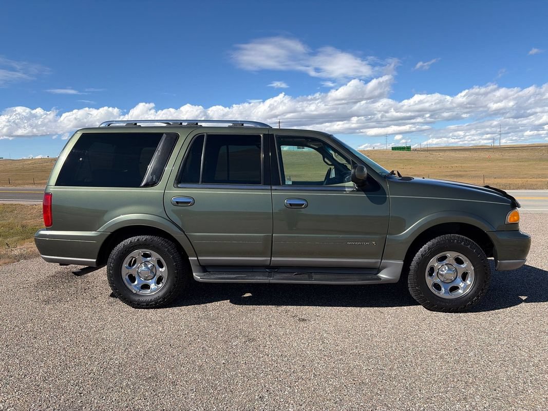 Used 2001 Lincoln Navigator 4WD image 6