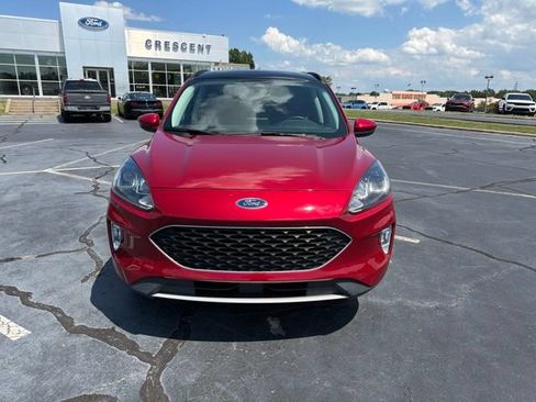 Certified 2022 Ford Escape SEL w/ Technology Package AWD/4WD image 2