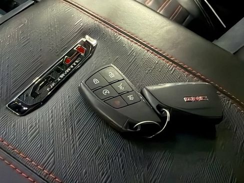 Used 2025 GMC Yukon XL AT4 Ultimate AWD/4WD image 41
