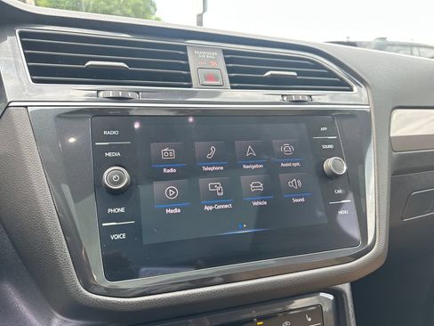 Certified 2024 Volkswagen Tiguan SE AWD/4WD image 14