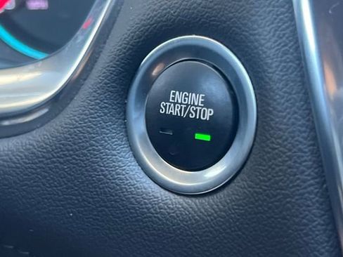 Used 2023 Chevrolet Traverse LT image 29