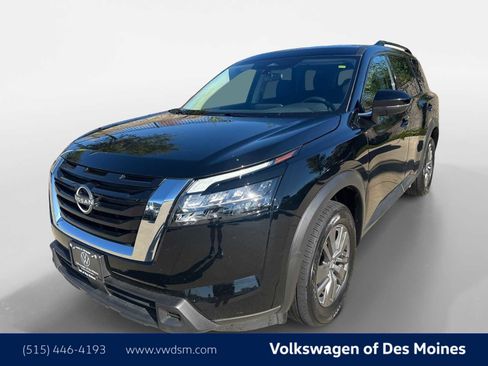 Used 2025 Nissan Pathfinder SV image 1
