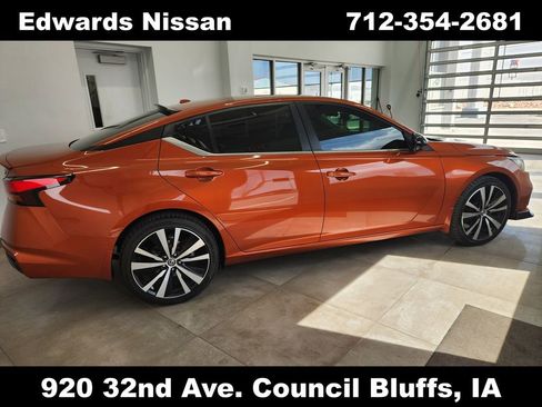 Used 2020 Nissan Altima 2.5 SR w/ Premium Package image 7