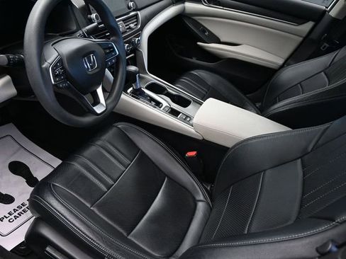 Used 2018 Honda Accord EX image 32