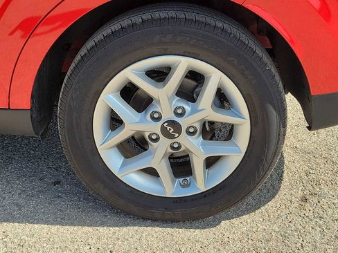 Used 2025 Kia Soul LX w/ LX Technology Package FWD image 12